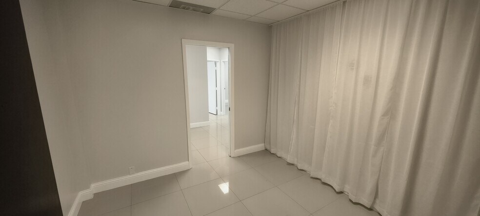 More Photos Of 12550 Biscayne Blvd, North Miami Medical For Lease