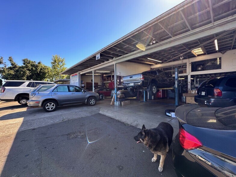 More Photos Of 3135 Lower Kula Rd, Kula Storefront Retail Office For Sale