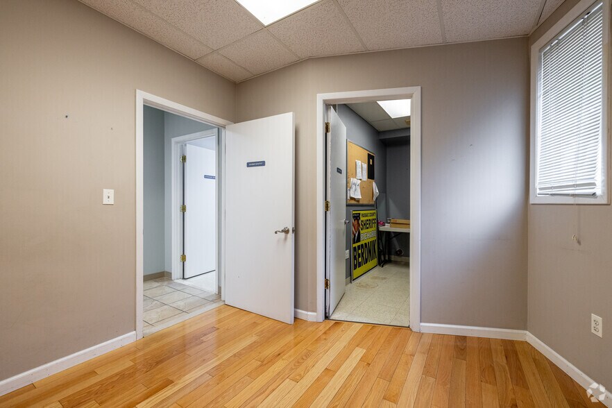 More Photos Of 914 Clifton Ave, Clifton Medical For Sale