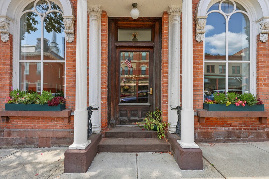 More Photos Of 47 Main St, Lee Bank For Sale