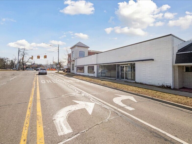 Primary Photo Of 1107 Crooks Rd, Royal Oak Storefront For Sale