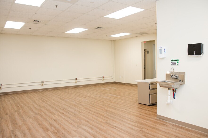 More Photos Of 101B Villa Dr, Daphne Medical For Lease