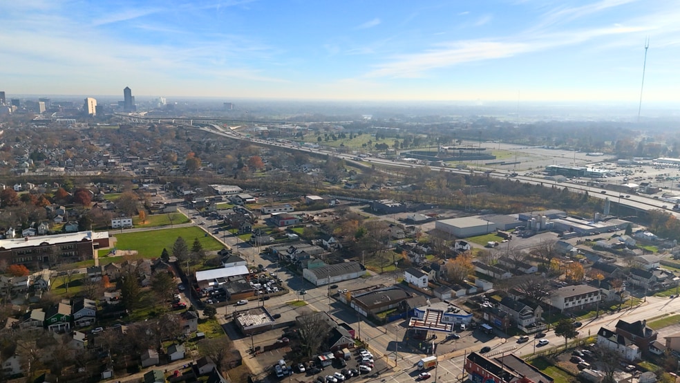 More Photos Of 369-371 S Central Ave, Columbus Bar For Sale