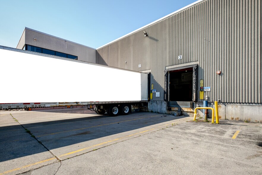 More Photos Of 2001-2045 Drew Rd, Mississauga Warehouse For Lease