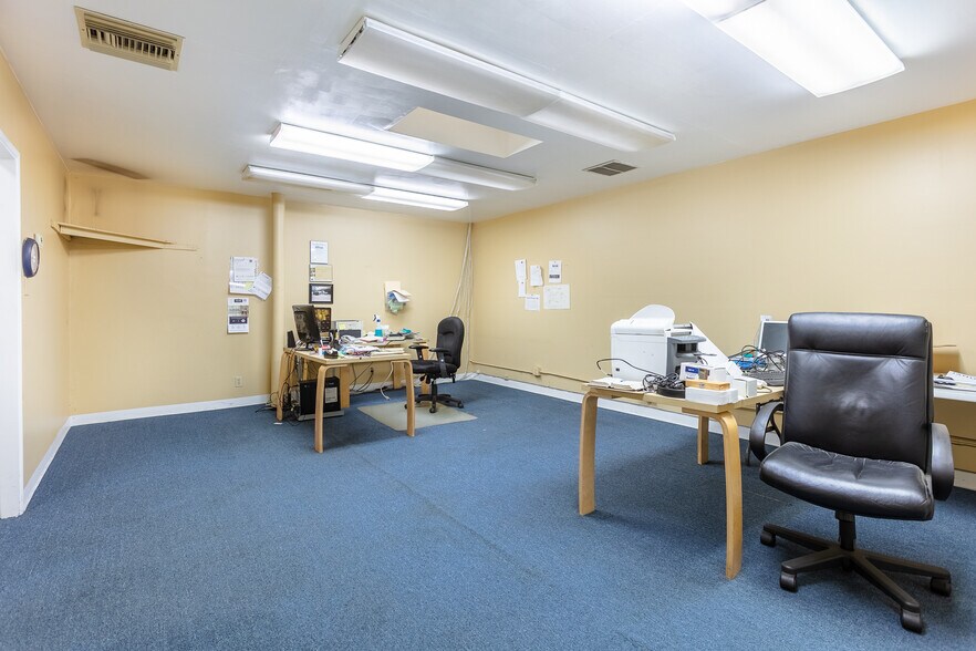 More Photos Of 425 Park Ave, San Fernando Warehouse For Sale