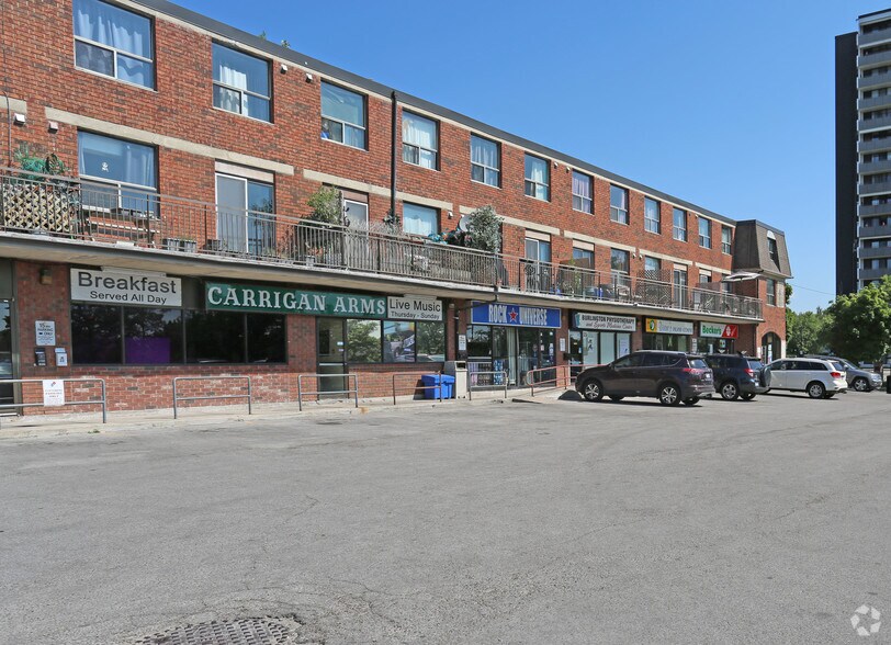 More Photos Of 2025 Upper Middle Rd, Burlington Apartments For Sale