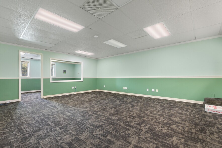 More Photos Of 170 Kinnelon Rd, Kinnelon Office Residential For Sale