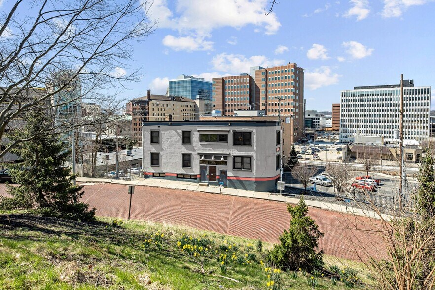 More Photos Of 22 Crescent St, Grand Rapids Apartments For Sale
