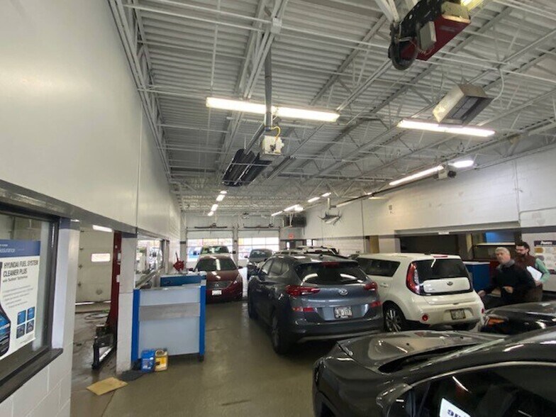 More Photos Of 8301 N 76th St, Milwaukee Light Manufacturing For Lease