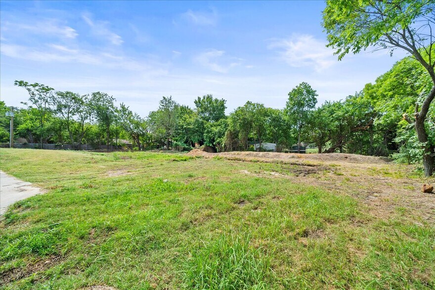 More Photos Of 10 E Mcdermott Dr, Allen Land For Sale