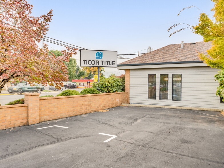 More Photos Of 1215 NE Baker St, Mcminnville Office For Sale