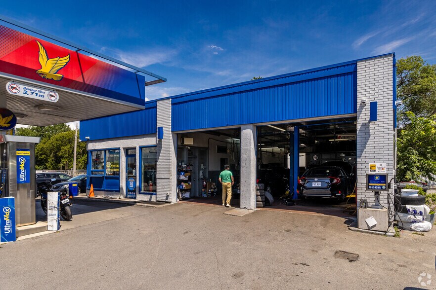 More Photos Of 295 Av Dorval, Dorval General Retail For Sale