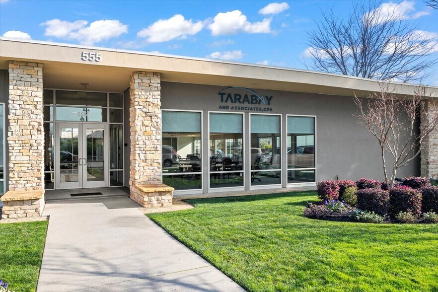 More Photos Of 555 Veterans Blvd, Redwood City Office For Lease
