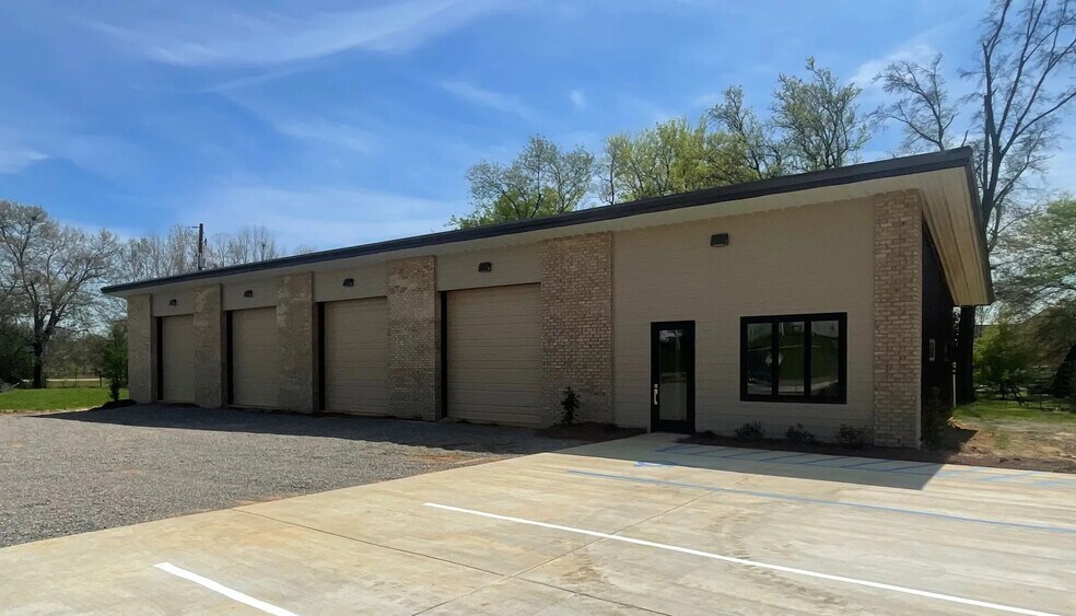 More Photos Of 238 Commercial Pky, Canton Flex For Lease