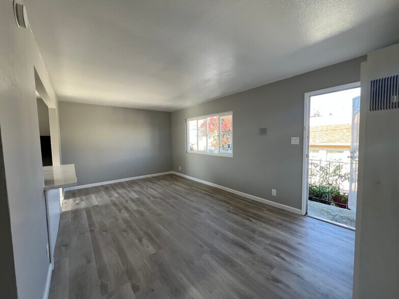 More Photos Of 5368 Fairfax Ave, Oakland Multifamily For Sale