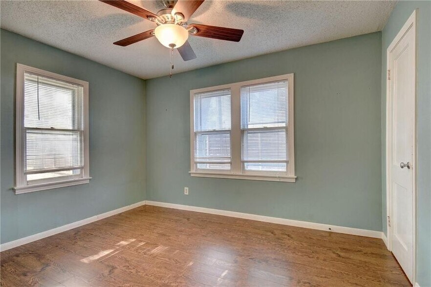 More Photos Of 3905 Prairie Ln, Austin Flex For Sale