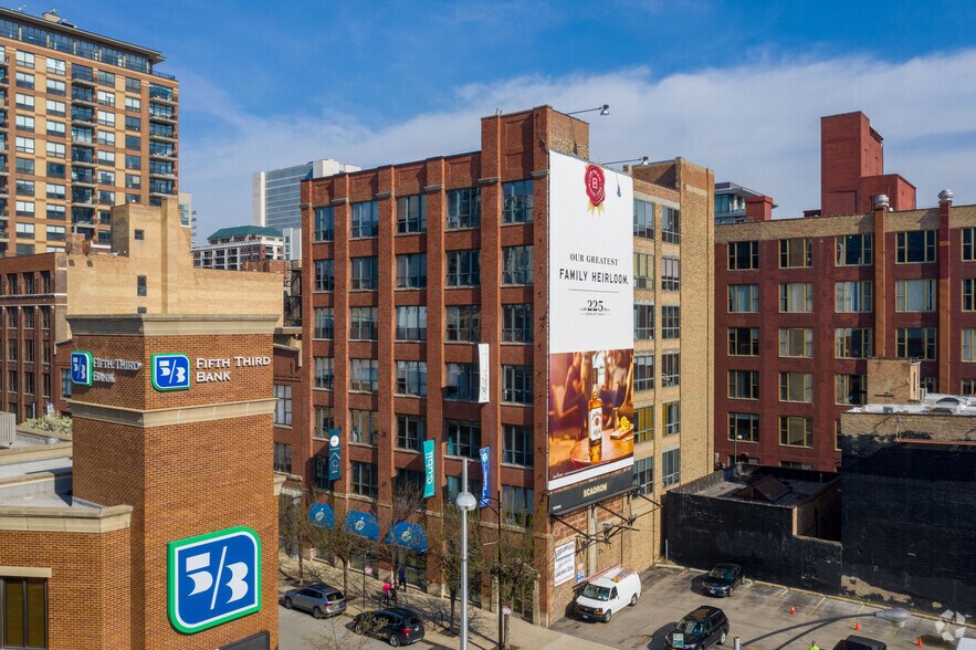 More Photos Of 350 W Ontario St, Chicago Loft Creative Space For Lease