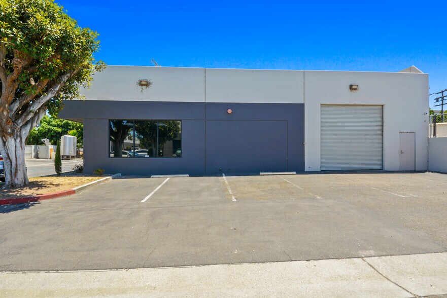 More Photos Of 2296 N Batavia St, Orange Warehouse For Sale