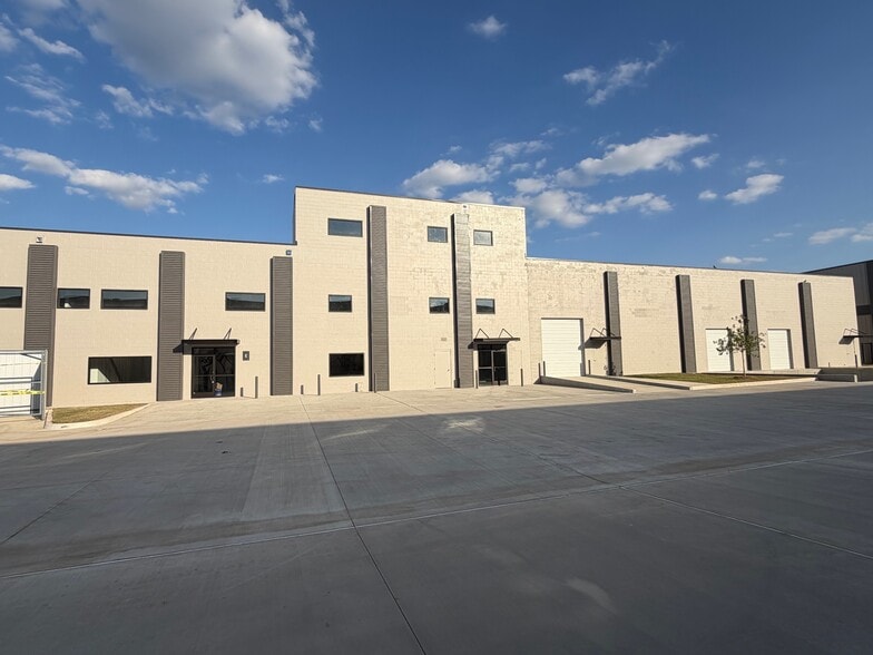 More Photos Of 6240 E 15th St, Tulsa Unknown For Lease