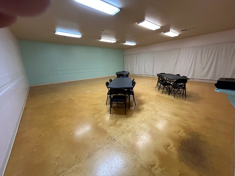More Photos Of 140 AN County Road 140, Palestine Flex For Sale