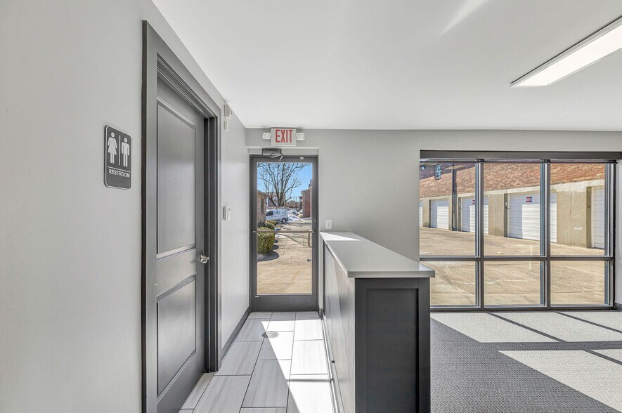 More Photos Of 2327 Anderson Rd, Crescent Springs Office For Lease