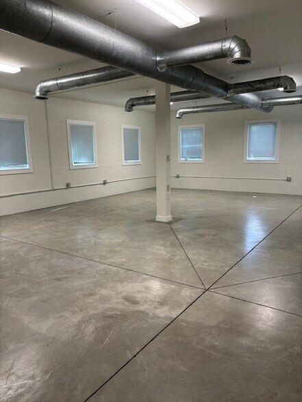 More Photos Of 2035 Manchester St NE, Atlanta Loft Creative Space For Lease