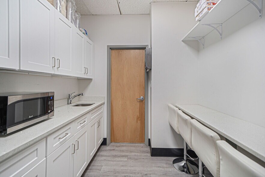 More Photos Of 180 E Main St, Bay Shore Medical For Sale