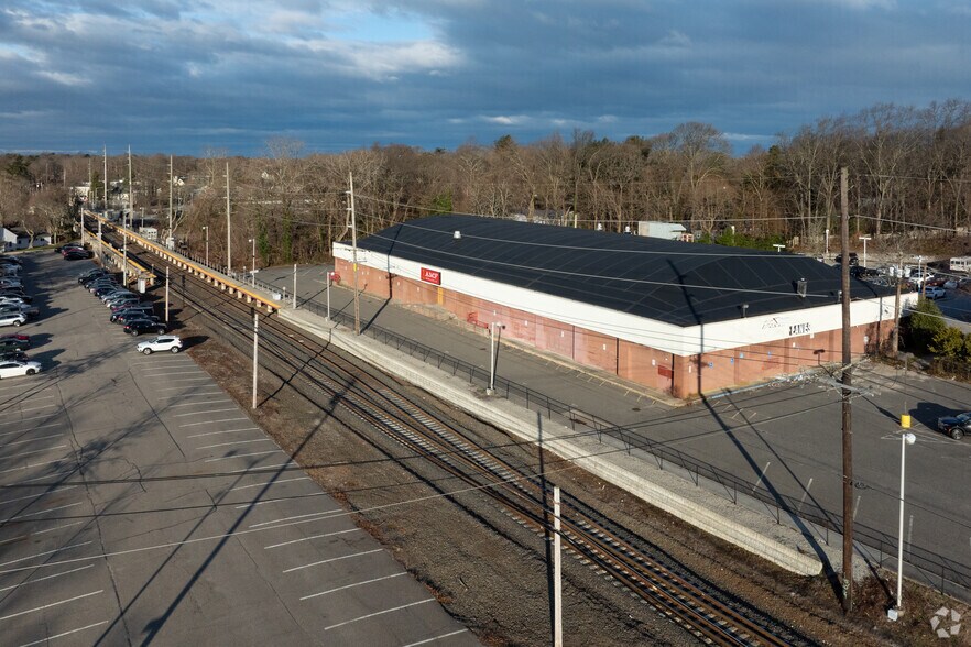 More Photos Of 200 Landing Ave, Smithtown Freestanding For Lease