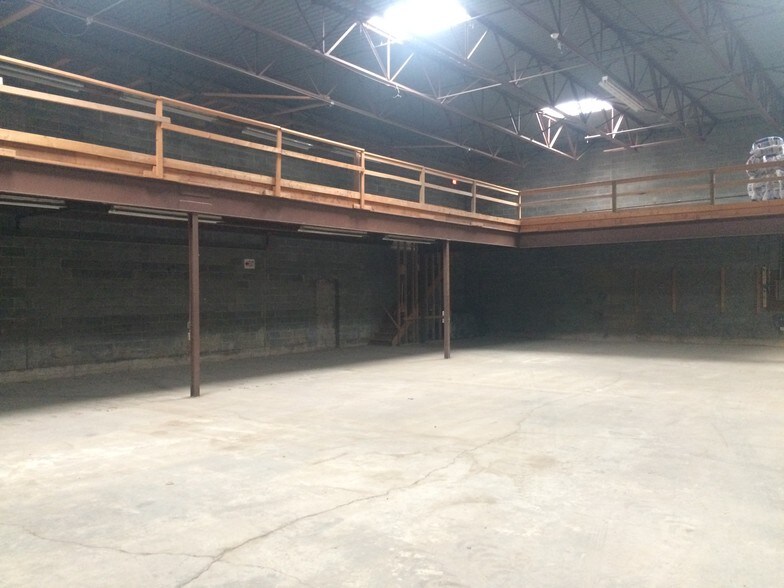 More Photos Of 690 State Fair Blvd, Syracuse Warehouse For Lease