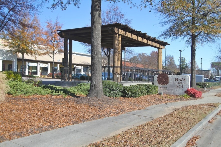 More Photos Of 5522 New Peachtree Rd, Chamblee General Retail For Lease