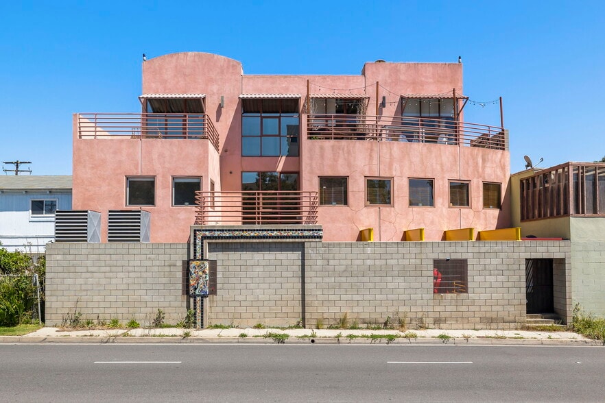 Primary Photo Of 2110 Main St, Santa Monica Loft Creative Space For Sale