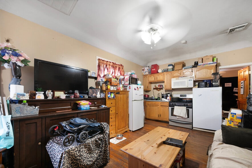 More Photos Of 186 Summit St, Pawtucket Apartments For Sale