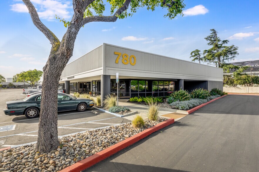 More Photos Of 780 Montague Expy, San Jose Showroom For Lease