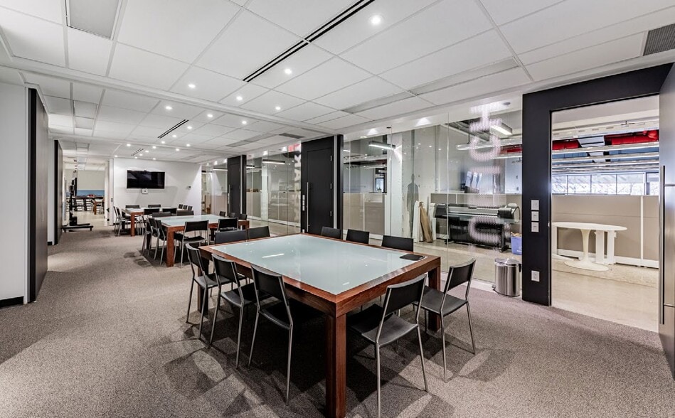 More Photos Of 33 Harbour Sq, Toronto Apartments For Sale