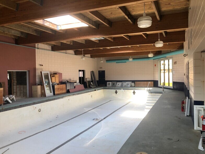 More Photos Of 637 Minot Ave, Auburn Medical For Sale