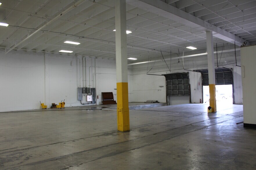 More Photos Of 1970 NW 70th Ave, Miami Warehouse For Lease