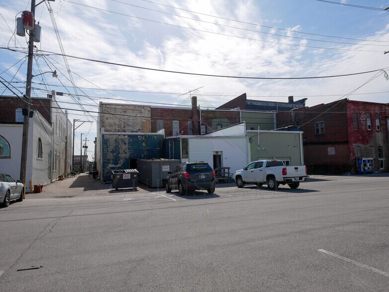 More Photos Of 112 S Anderson St, Elwood Storefront Retail Office For Lease