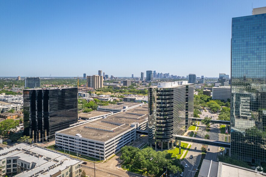 More Photos Of 12 Greenway Plz, Houston Coworking Space