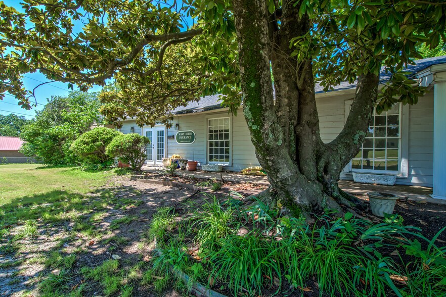 More Photos Of 2600 Arlington St, Ada Office Residential For Sale