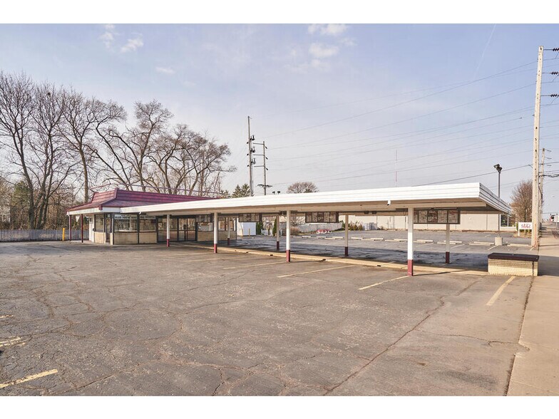 Primary Photo Of 35 West Ave, Tallmadge Fast Food For Sale