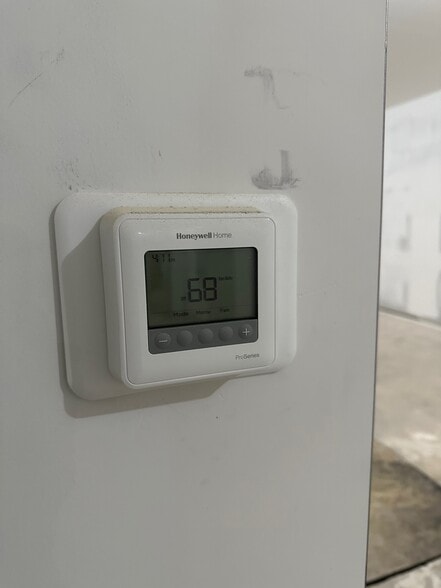 More Photos Of 106 W Lexington St, Baltimore Storefront Retail Residential For Lease