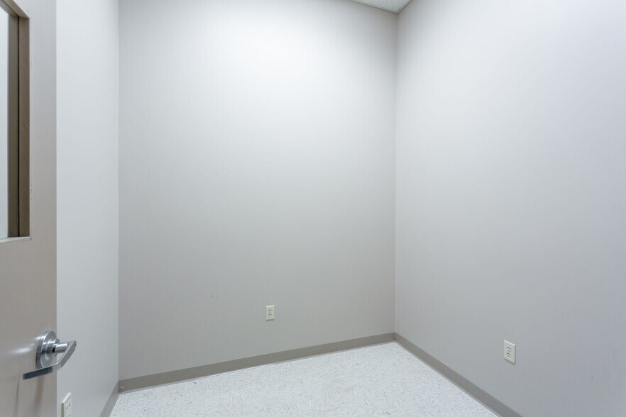 More Photos Of 16 Gosnell, Staunton Medical For Sale