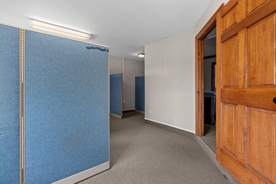 More Photos Of 2233 Miamisburg-Centerville Rd, Dayton Office For Sale
