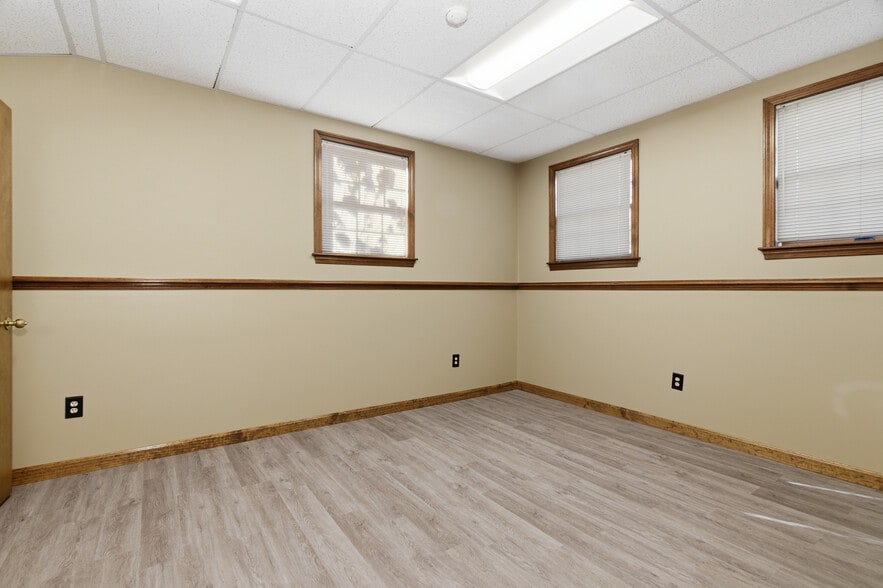 More Photos Of 352 Park Ave, Woonsocket Office For Sale