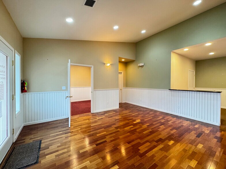 More Photos Of 542-544 N 5th Ave, Sequim Medical For Sale