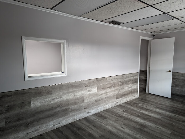 More Photos Of 1421 Commercial Park Dr, Lakeland Storefront Retail Office For Lease