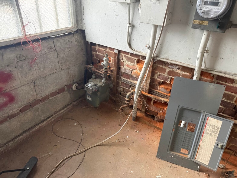 More Photos Of 1207 Hollins St, Baltimore Industrial For Sale