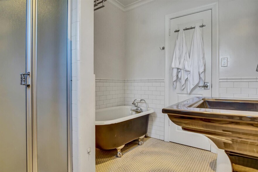 More Photos Of 1511 12th St, Santa Monica Multifamily For Sale