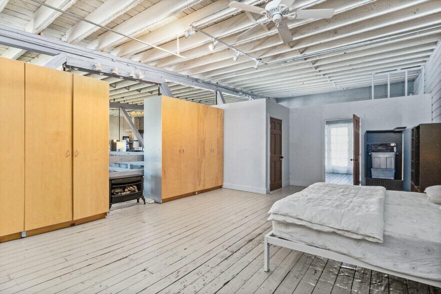 More Photos Of 705-707 Cherry Aly, Hudson Warehouse For Lease