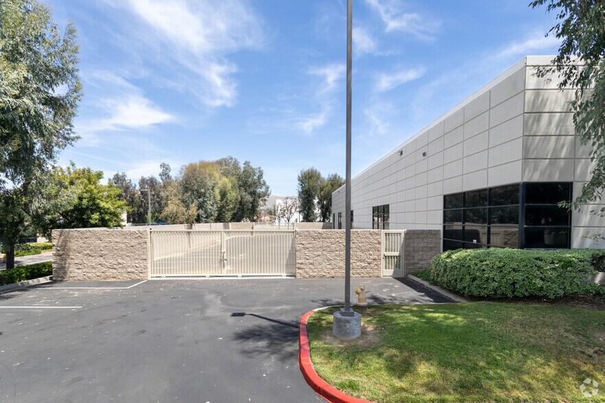 3160 Chicago Ave, Riverside, CA 92507 Manufacturing For Sale